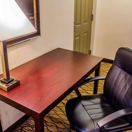 Quality Inn Waterbury Εξωτερικό φωτογραφία