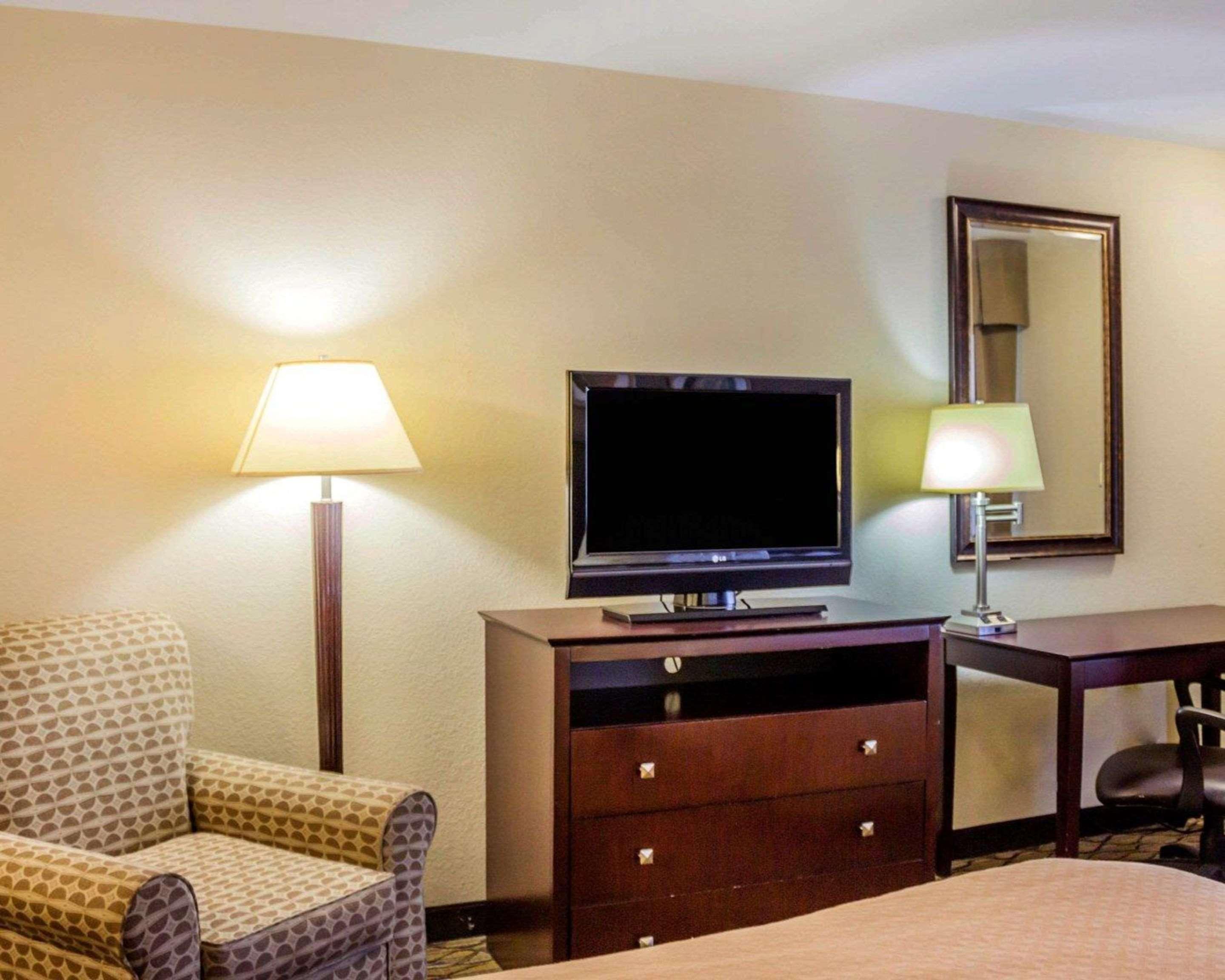 Quality Inn Waterbury Εξωτερικό φωτογραφία