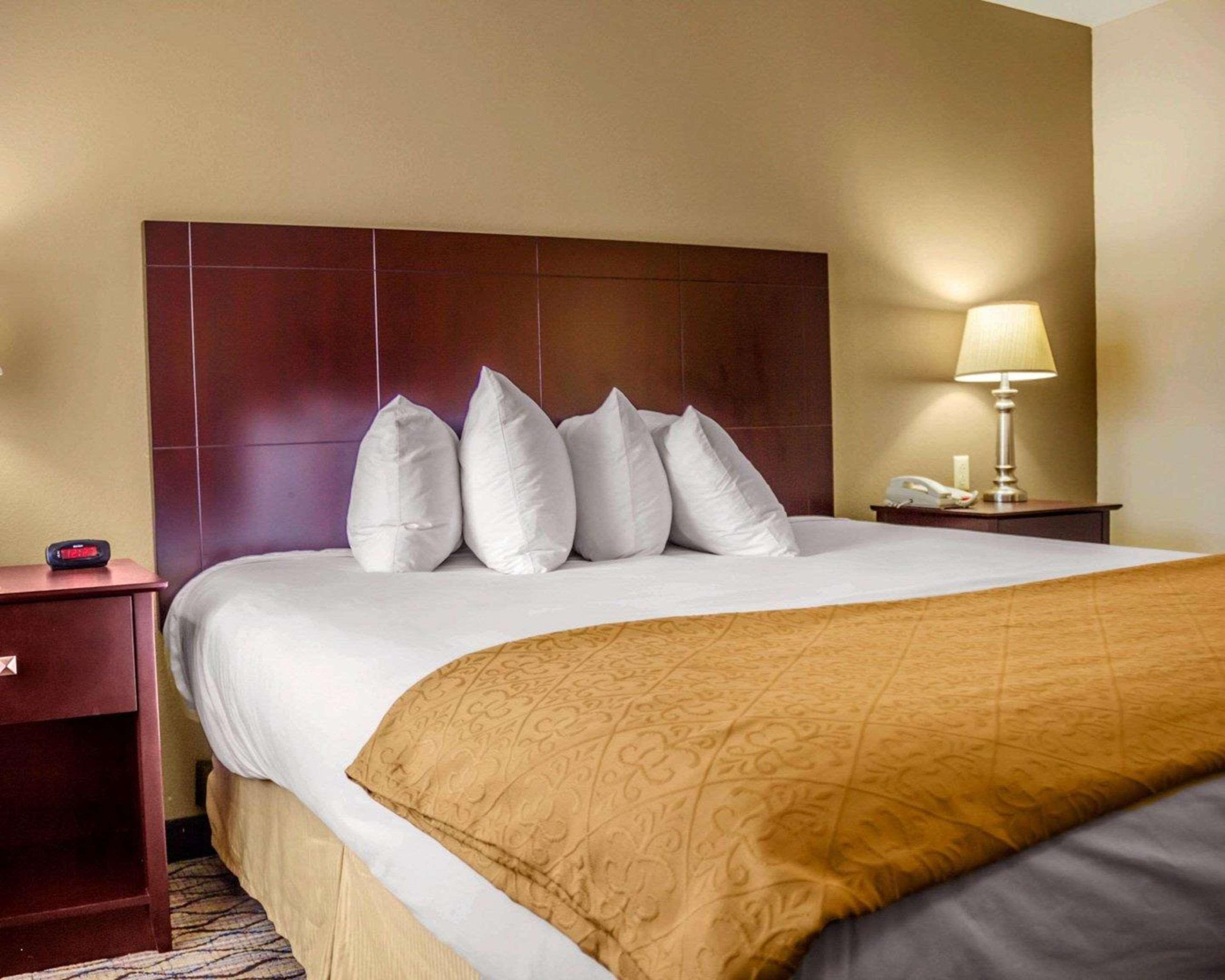 Quality Inn Waterbury Εξωτερικό φωτογραφία