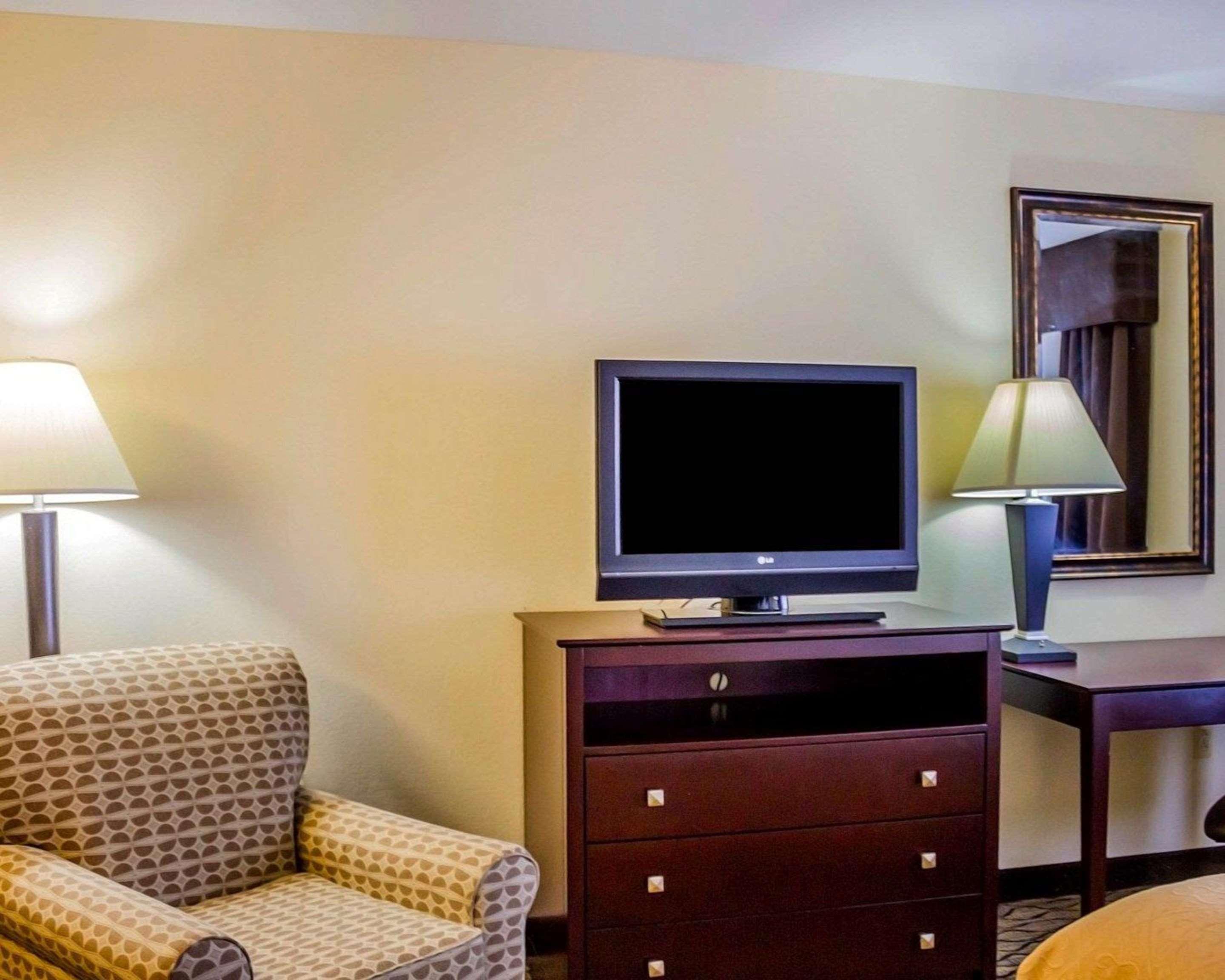 Quality Inn Waterbury Εξωτερικό φωτογραφία