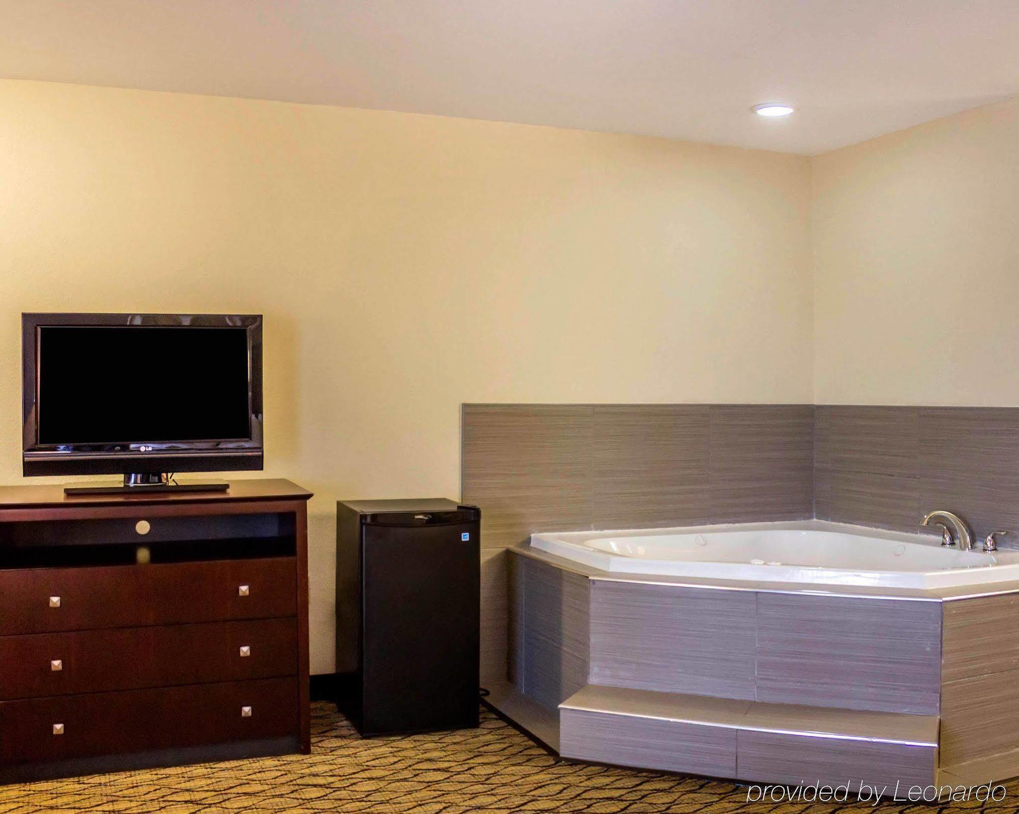 Quality Inn Waterbury Εξωτερικό φωτογραφία