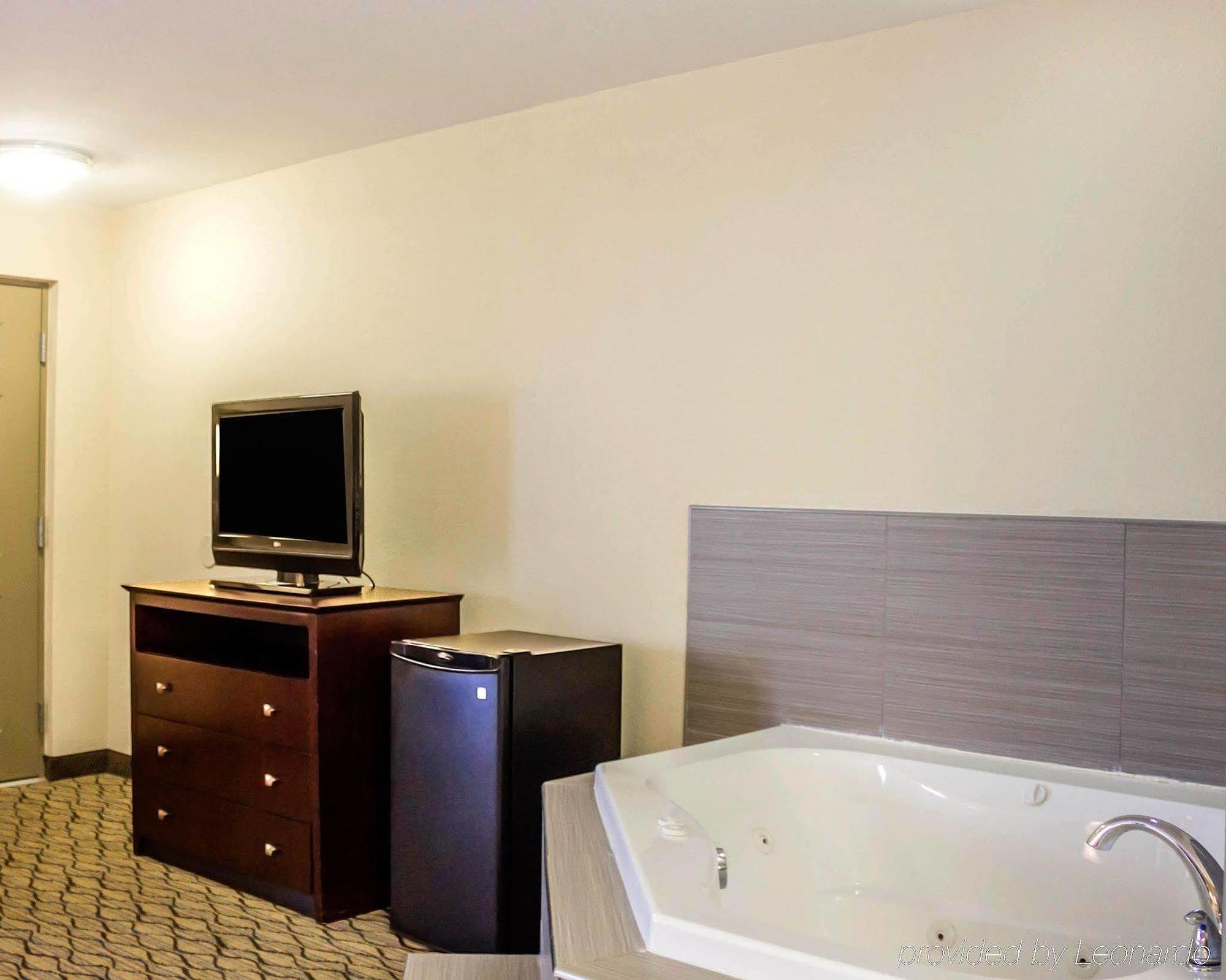 Quality Inn Waterbury Εξωτερικό φωτογραφία